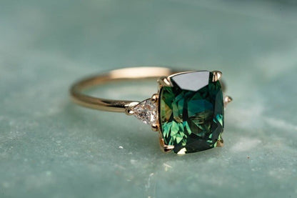 Vintage-Inspired Green Gemstone Bague | Doré