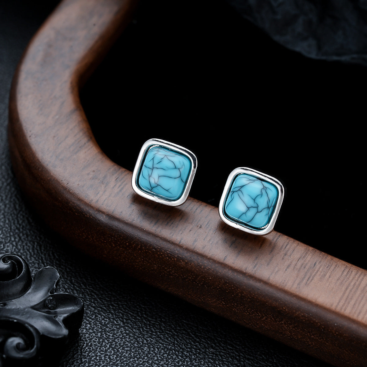 Puces d’oreilles carrées turquoise | Or blanc