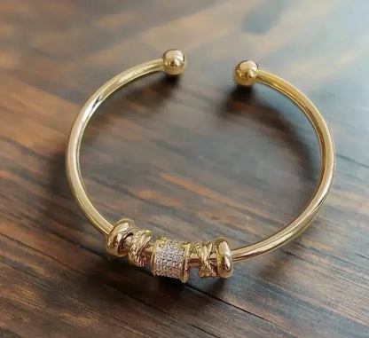 Bracelet Ajustable avec Breloques Dorées