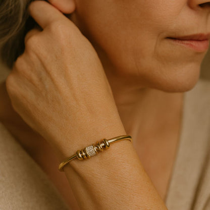 Bracelet Ajustable avec Breloques Dorées