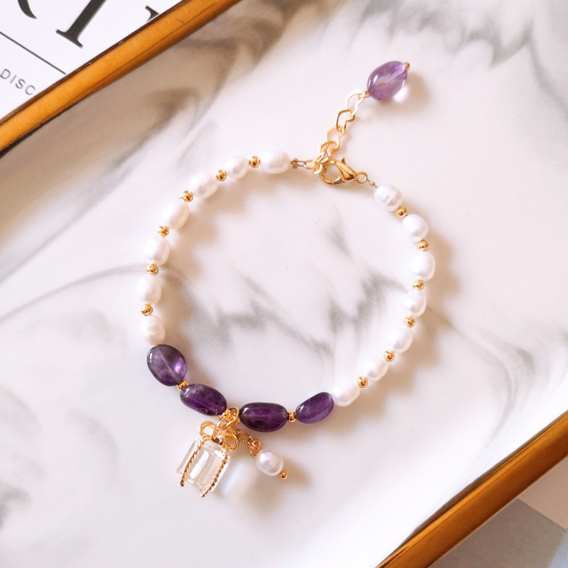 Bracelet Doré aux Pierres Violettes et Perles
