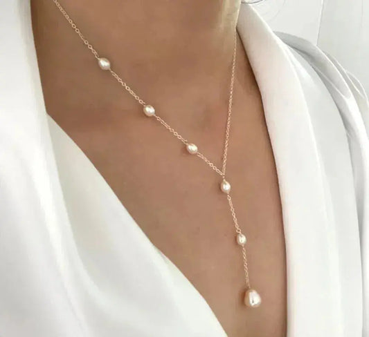 Collier vintage élégant avec pendentif et perles